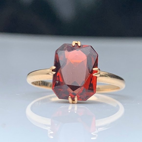 9k Vintage Gold Ring with Faceted Garnet - Picture 1 of 3